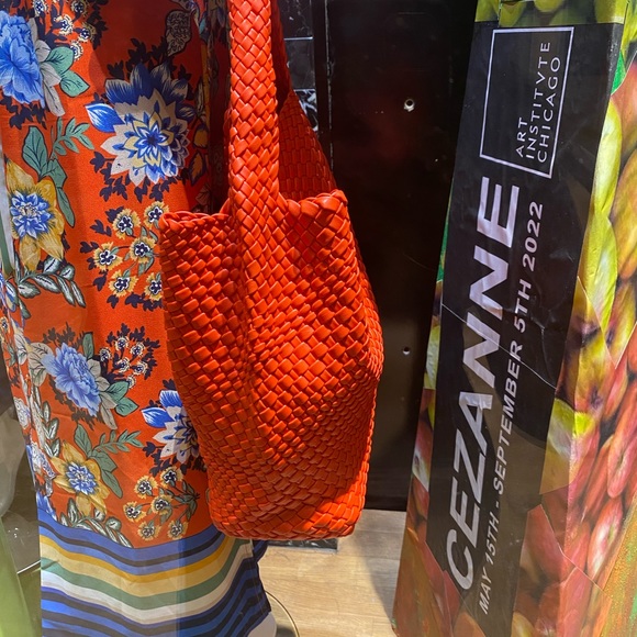 Vegan leather woven intrecciato hobo bag - Picture 6 of 7